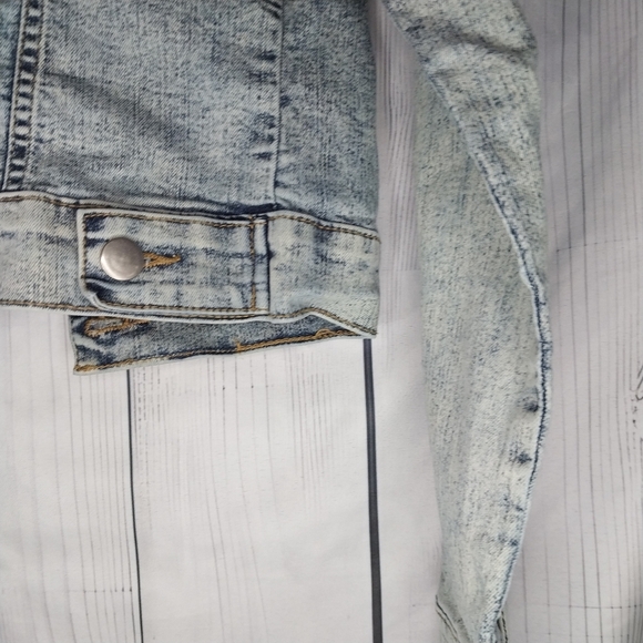 2B bebe Light Blue Cropped Denim Jacket - Picture 8 of 12